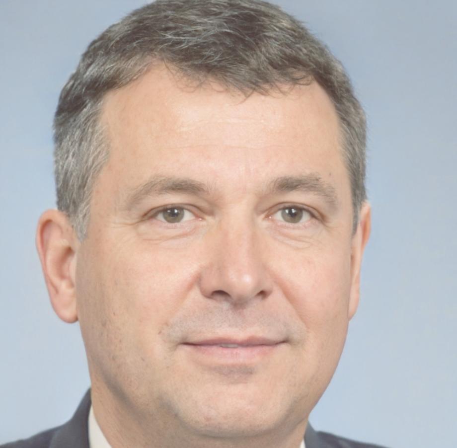 Dottor Aurelio Franceschini, esperto in formazione digitale